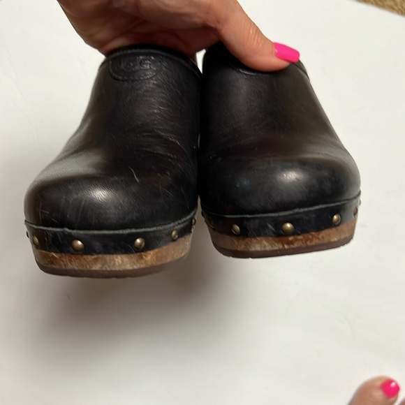 Ugg Abbie Black Leather Clog With Sheep Skin Size 6 - Picture 7 of 11